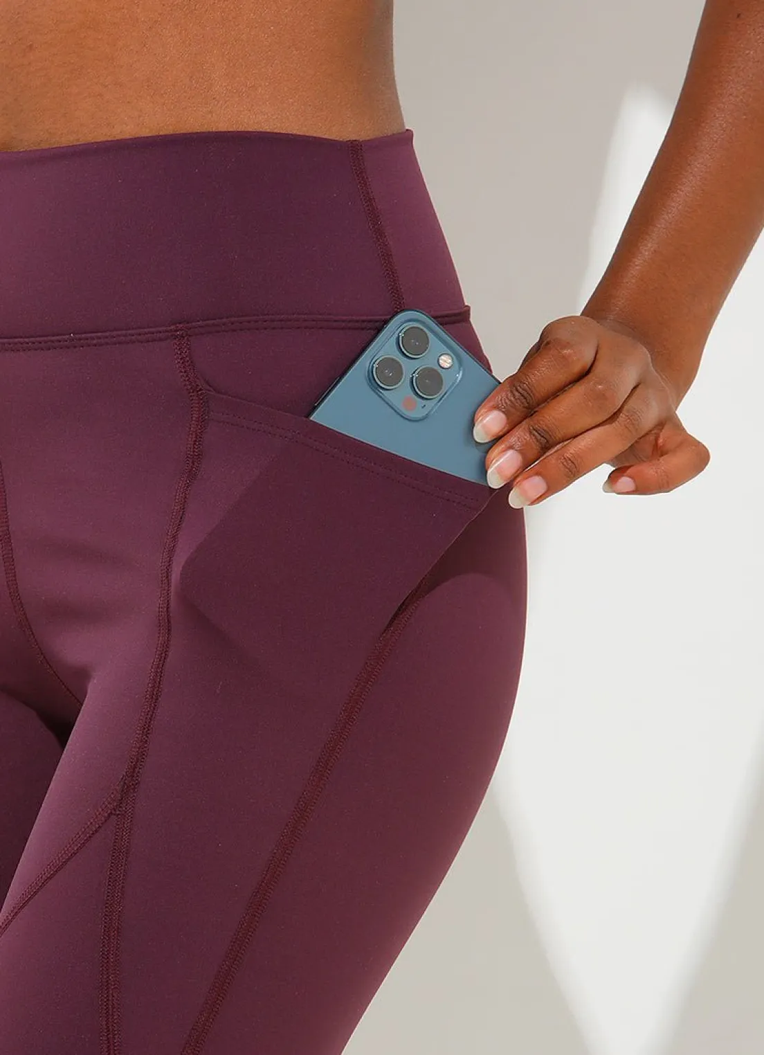 Dona Jo leggings & capris>Adapt Leggings Cabernet