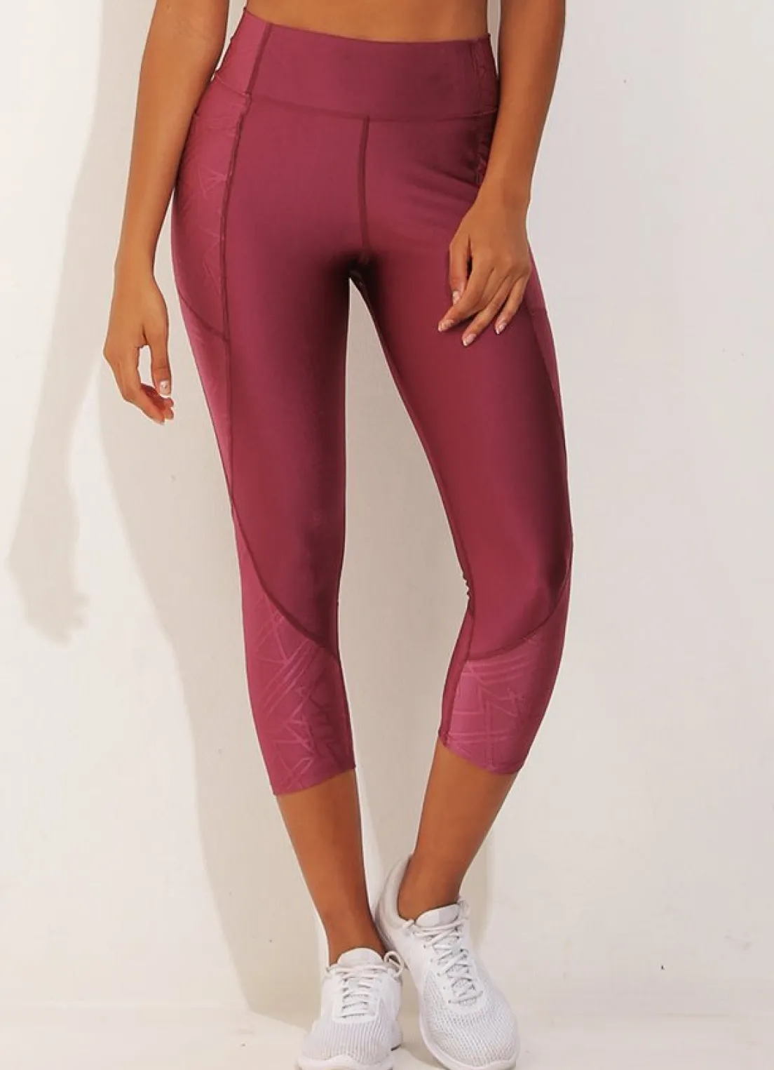 Dona Jo leggings & capris>Power Capri Geo Viena