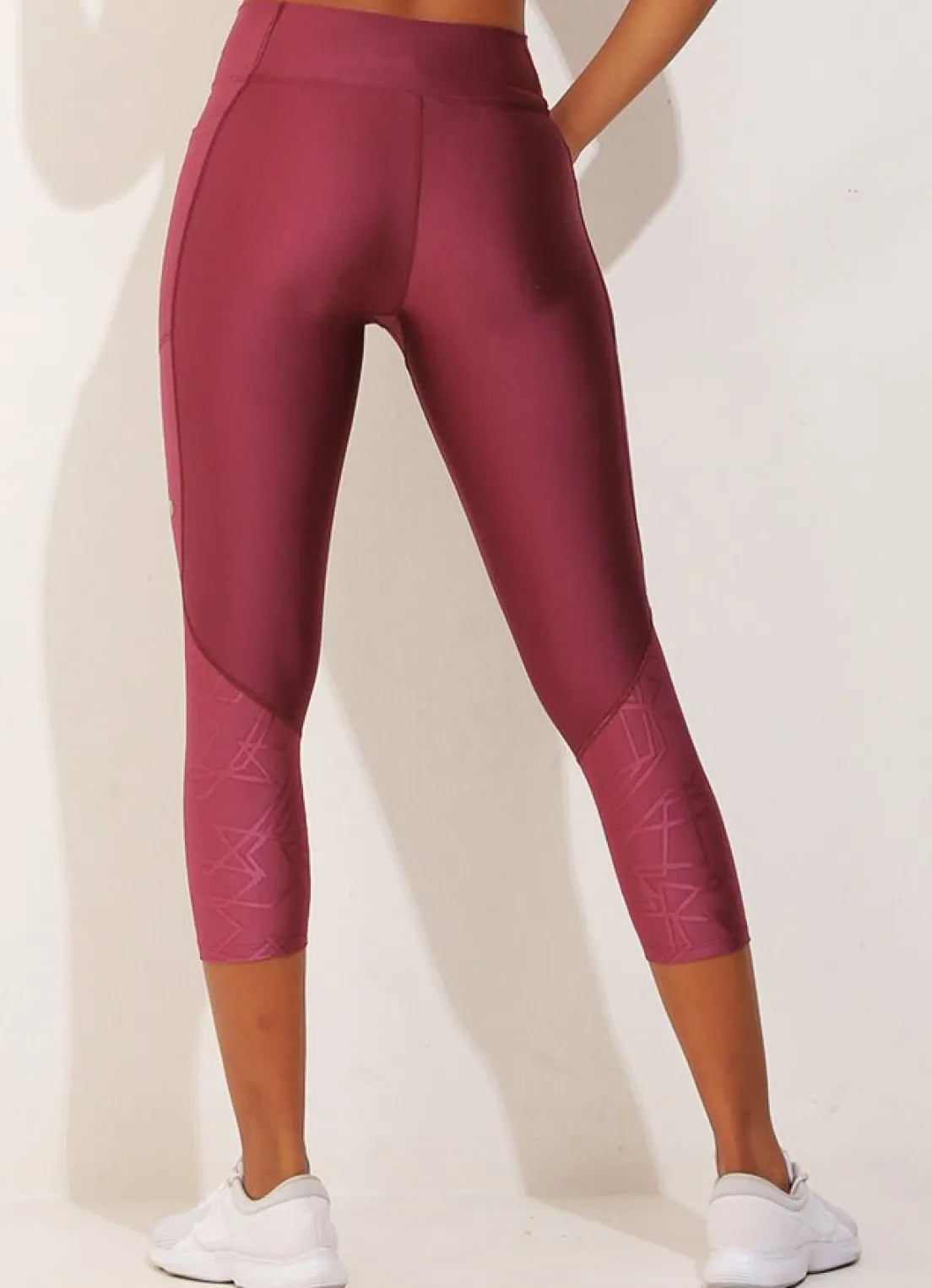 Dona Jo leggings & capris>Power Capri Geo Viena