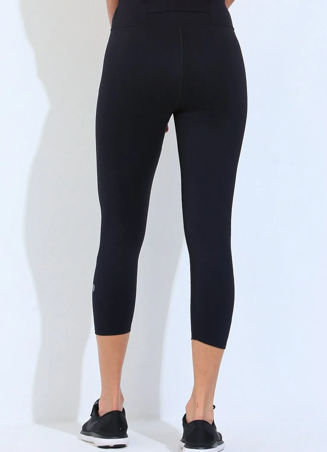 Dona Jo leggings & capris>Running Crop Black